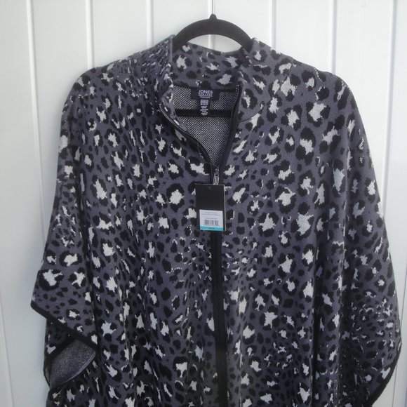 Jones of NY 0X=1X Animal Print Black White Gray Poncho Fall New with Tags - Picture 3 of 5
